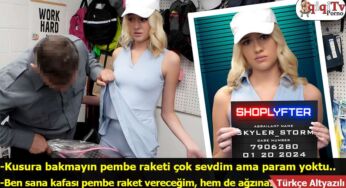 Raket çalan tenisçi kıza etten bir raket veriyorum